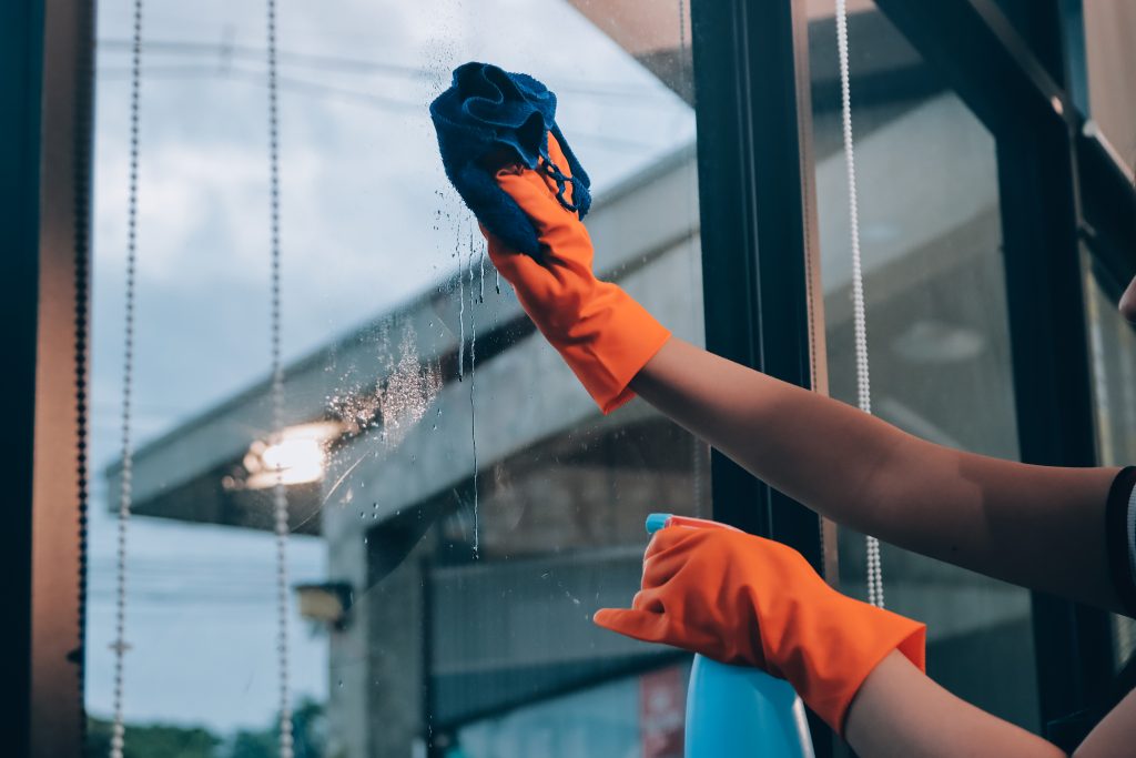 The Best Way to Clean Windows and Mirrors for a Streak-Free Shine 8 clean glass windows
